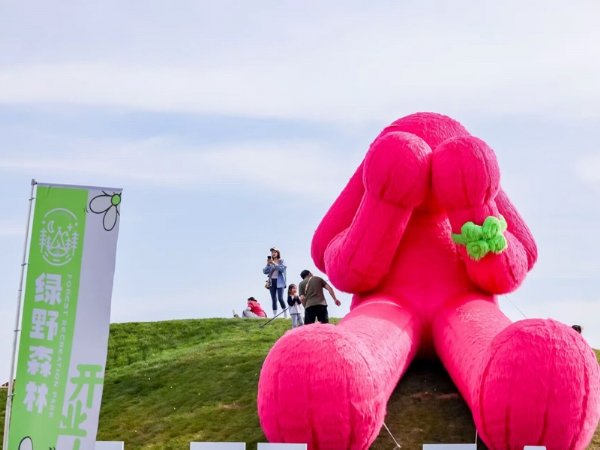 網(wǎng)紅打卡 巨型芭比兔